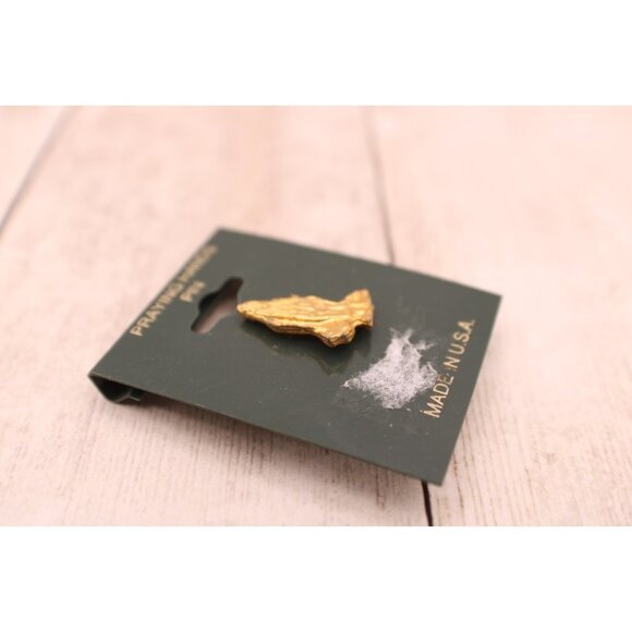 Vintage Praying Hands Lapel Hat Pin Gold Tone Religious Prayers Made in USA NEW - Picture 2 of 7